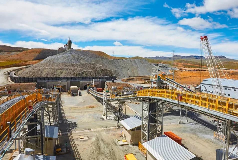 Exportaciones mineras peruanas suben 59,7%