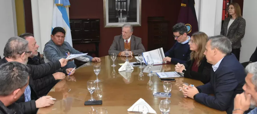 Salta firma acuerdos de formación minera