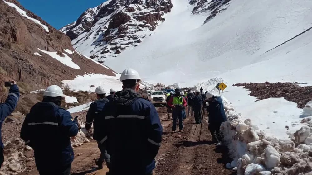Reconstruyen acceso a Los Azules tras nevada