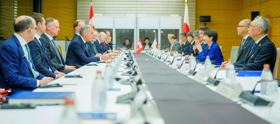 Canadá y Japón negocian almacén de minerales