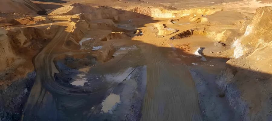Cerrado Gold compra áreas de Falcon en Argentina