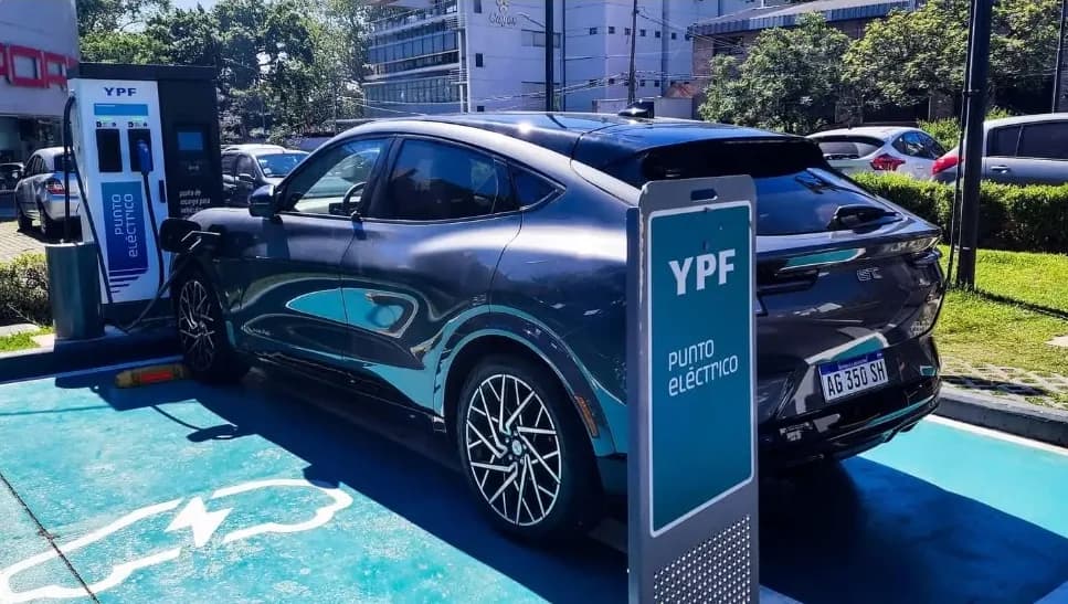 Demanda eléctrica de vehículos enchufables se multiplica por 11