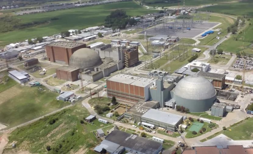 Tensión en cadena de uranio opaca expansión nuclear