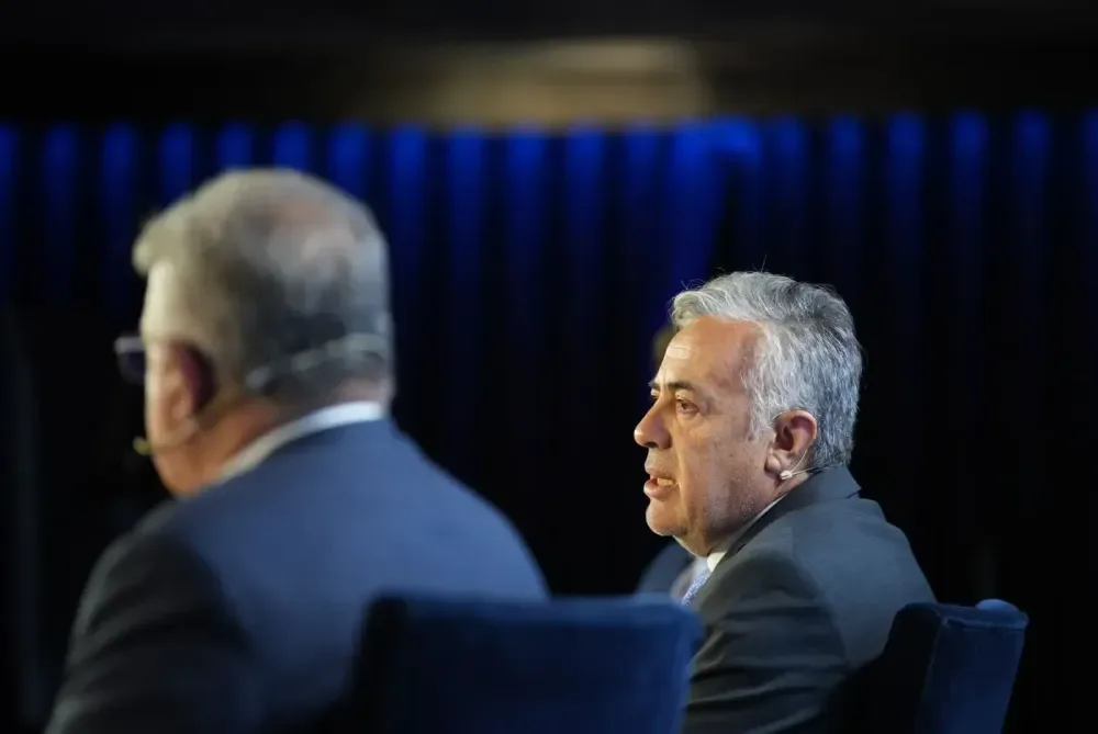 Cornejo ofrece baja presión impositiva y permisos por ley